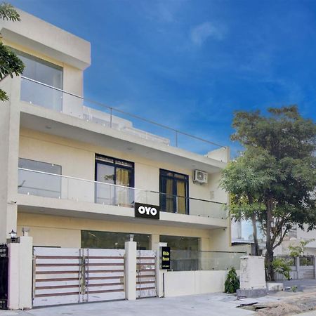 Oyo White House Hotel Noida Exterior photo