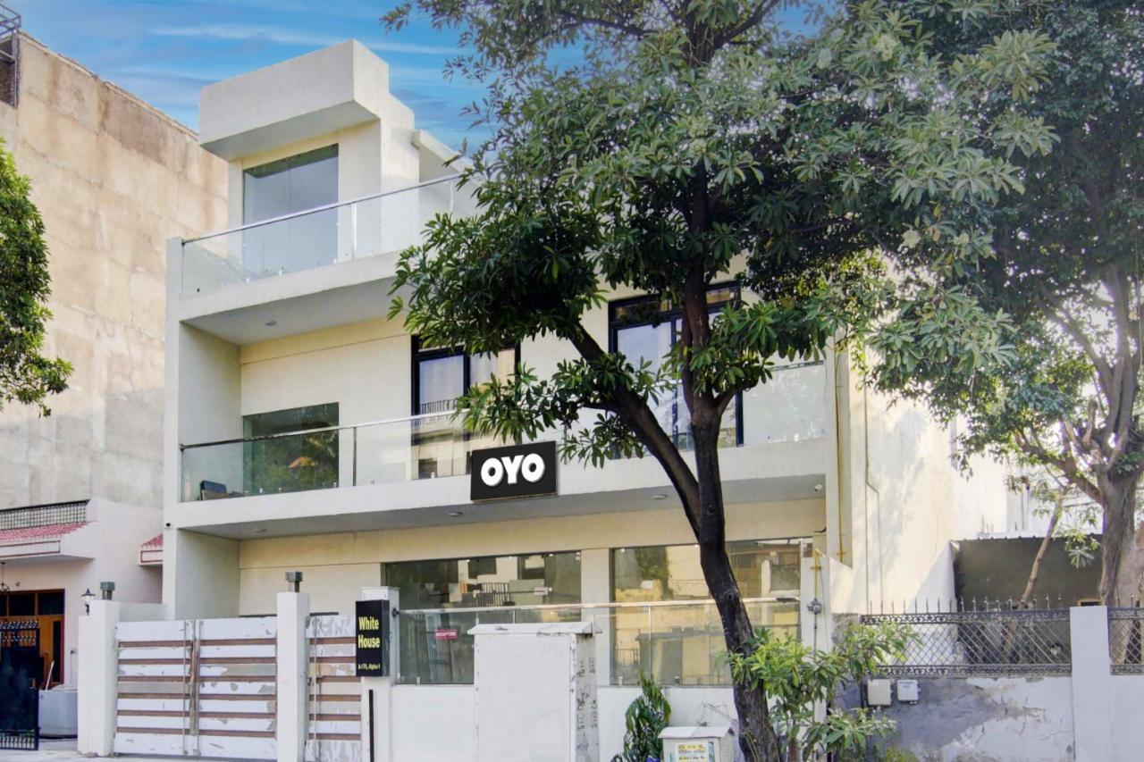 Oyo White House Hotel Noida Exterior photo