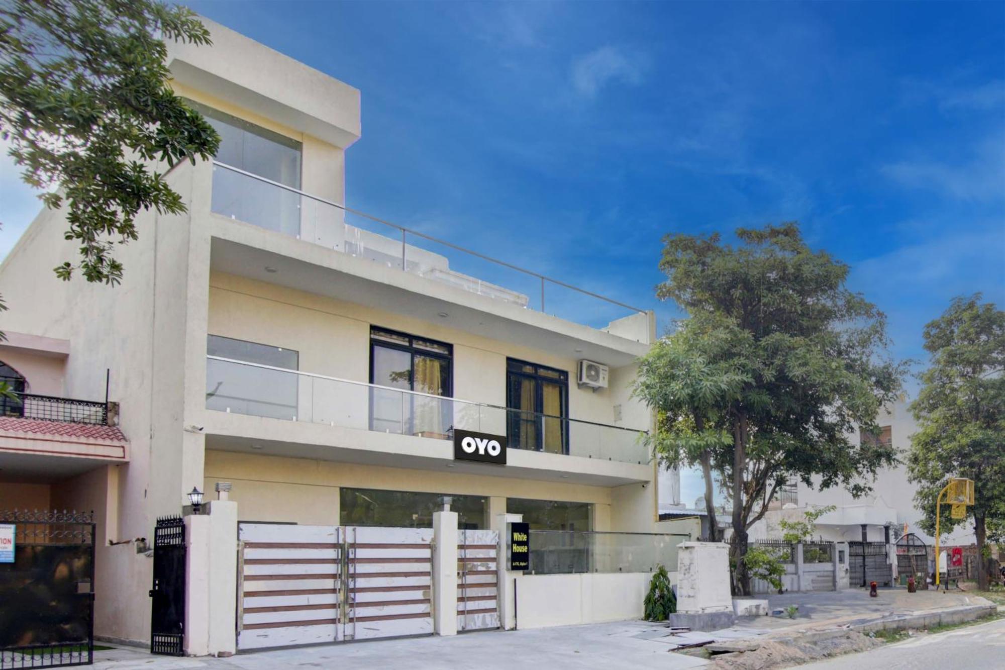 Oyo White House Hotel Noida Exterior photo